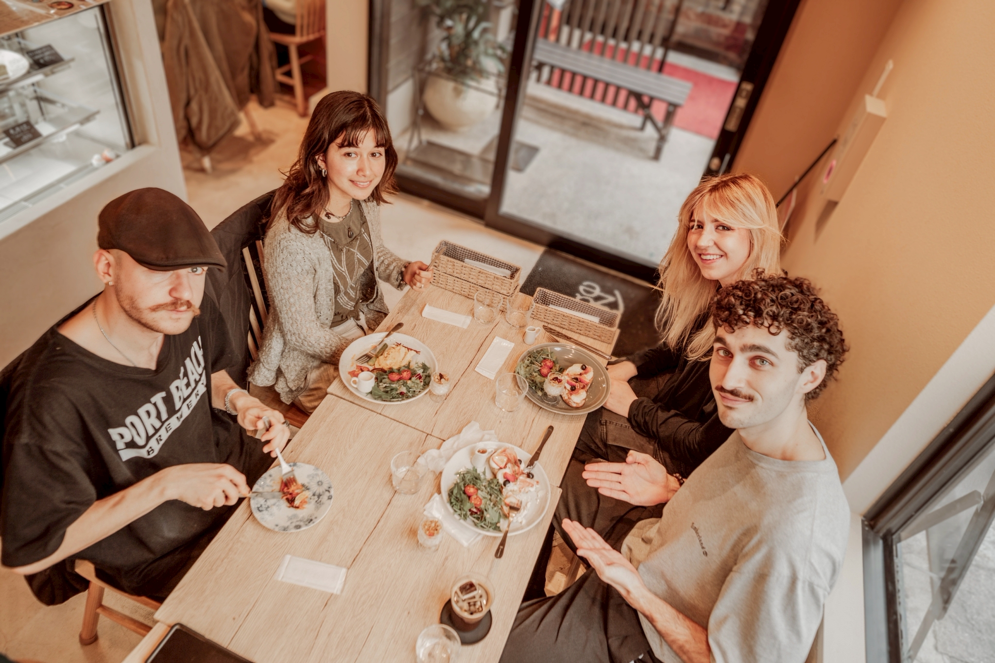 旅する日々と、 暮らすような滞在を。